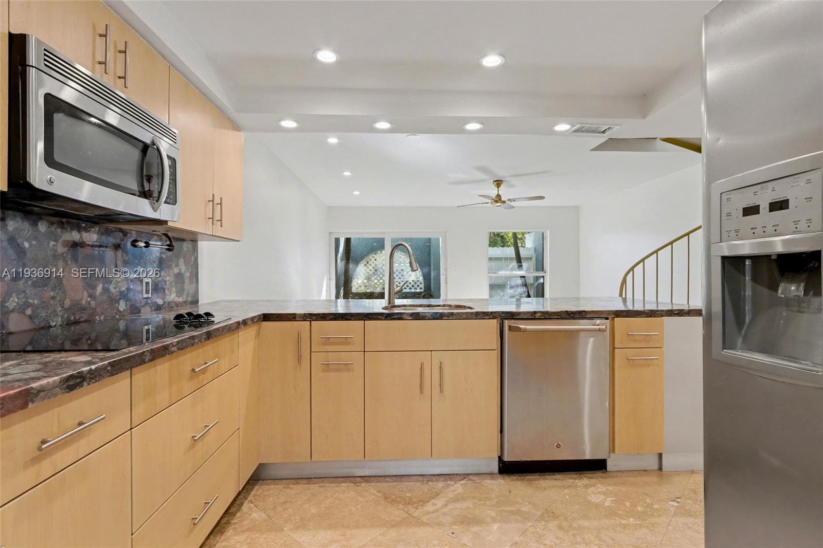 523 NE 38th St #6 photo 11