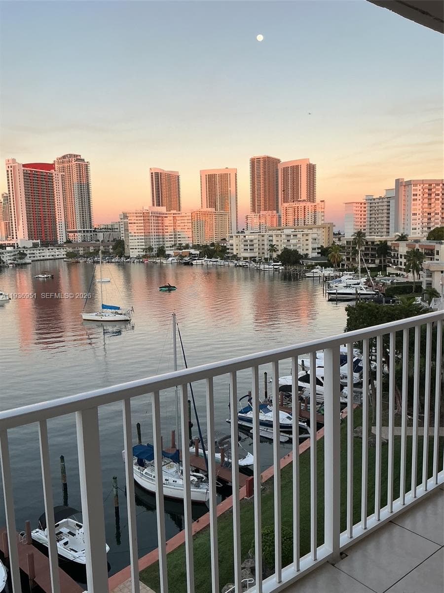 PARK LAYNE TOWERS CONDO · #55 in Hallandale Beach - Photo 6