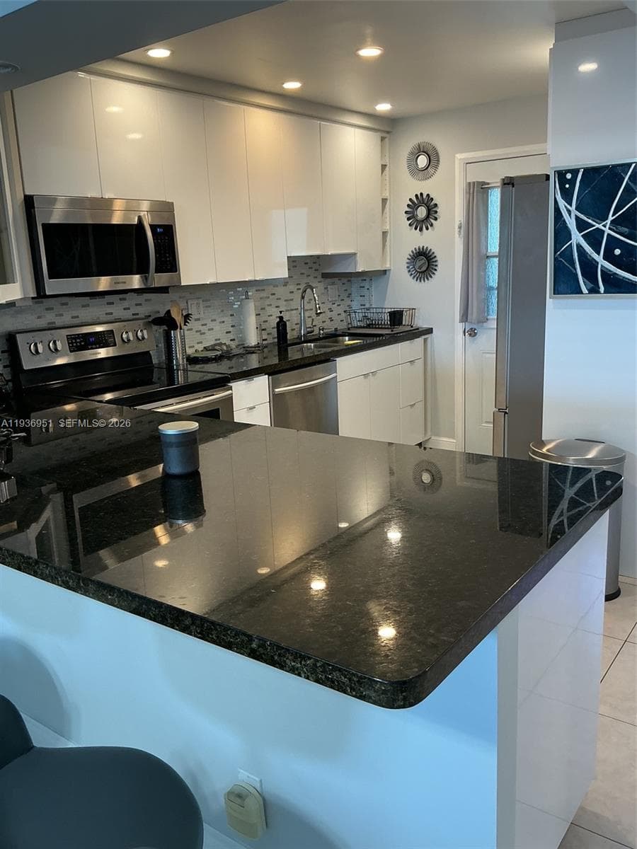 PARK LAYNE TOWERS CONDO · #55 in Hallandale Beach - Photo 9