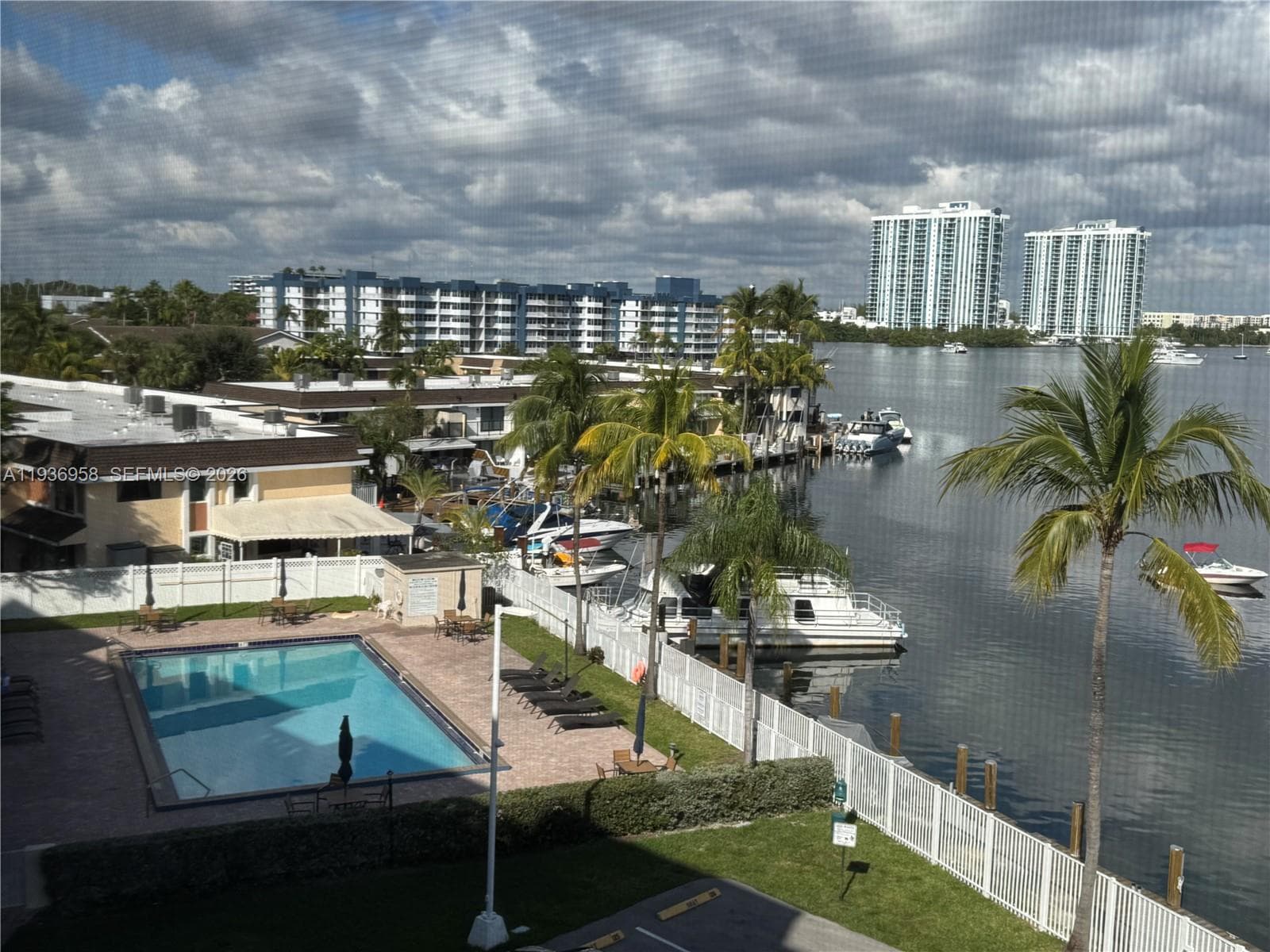 CARLTON BAY CONDO · #5P in North Miami Beach - Photo 3