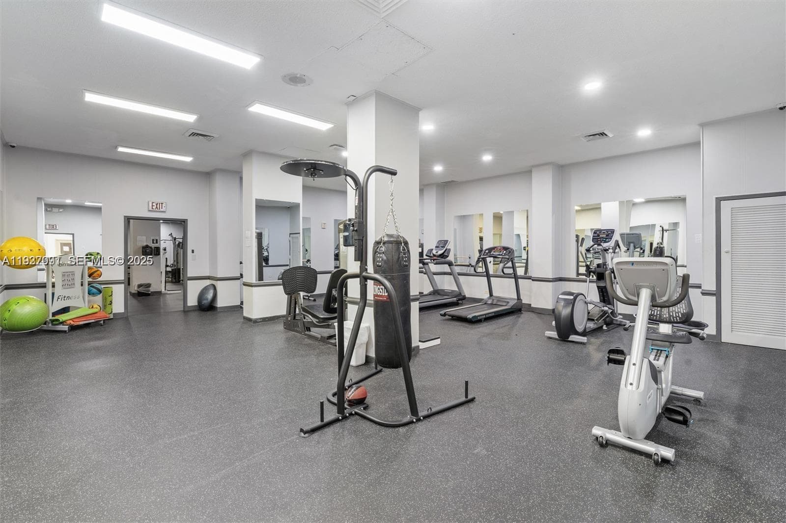 Winston Towers 200 · #218 in Sunny Isles Beach - Photo 20