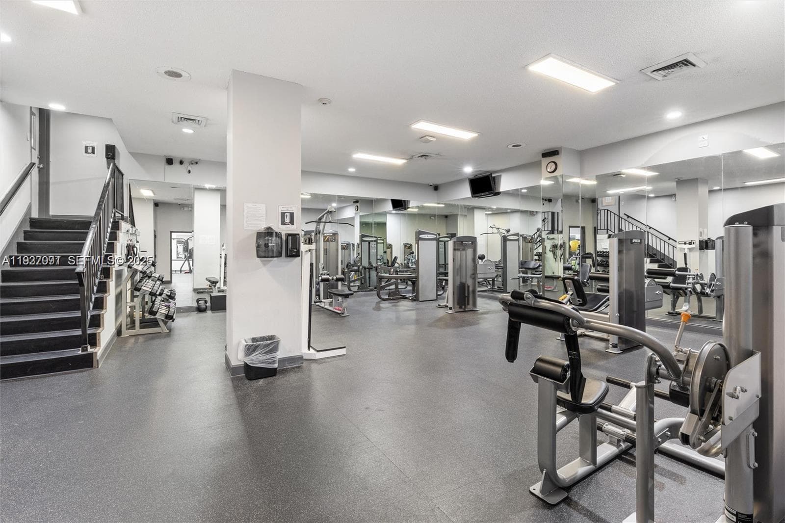 Winston Towers 200 · #218 in Sunny Isles Beach - Photo 21