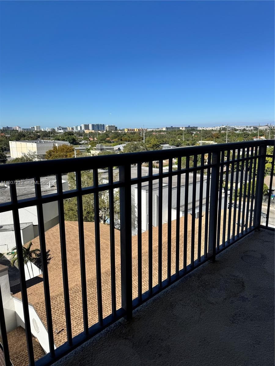 KEYSTONE PARK CONDO · #713 in Miami - Photo 14