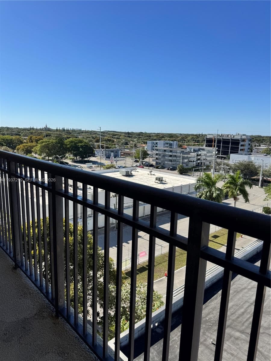 KEYSTONE PARK CONDO · #713 in Miami - Photo 15