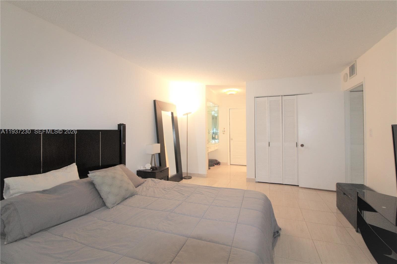 OLYMPUS CONDO · #315 in Hallandale Beach - Photo 10