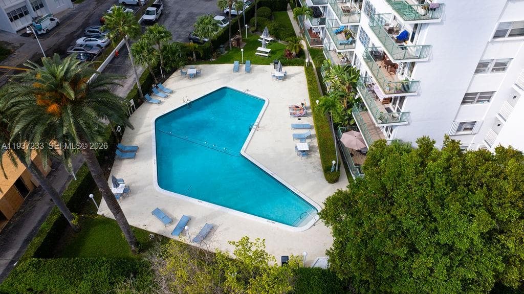 BRICKELL BAY TOWER CONDO · #706 in Miami - Photo 16
