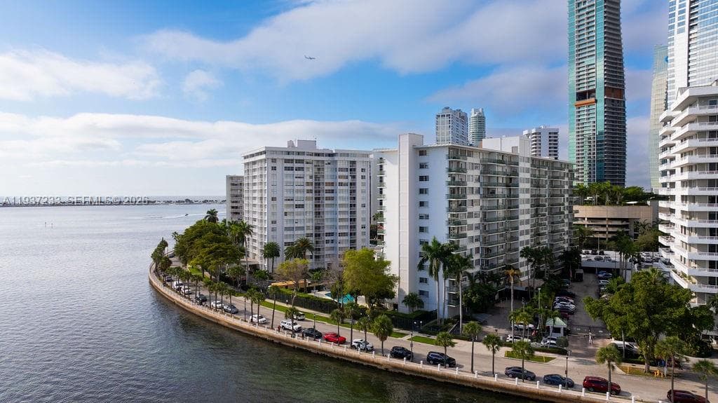 BRICKELL BAY TOWER CONDO · #706 in Miami - Photo 1