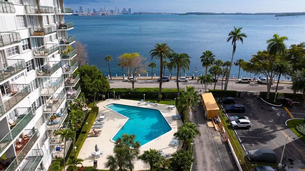 BRICKELL BAY TOWER CONDO · #706 in Miami - Photo 15