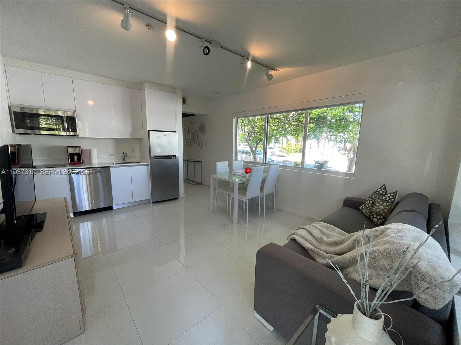 ELISA CONDO · #101 in Miami Beach - Photo 2