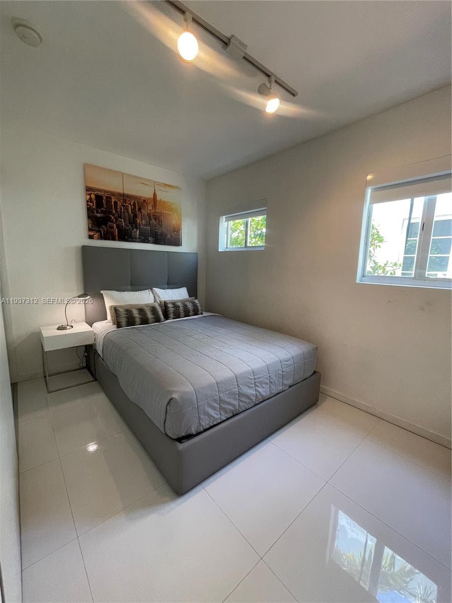 ELISA CONDO · #101 in Miami Beach - Photo 10