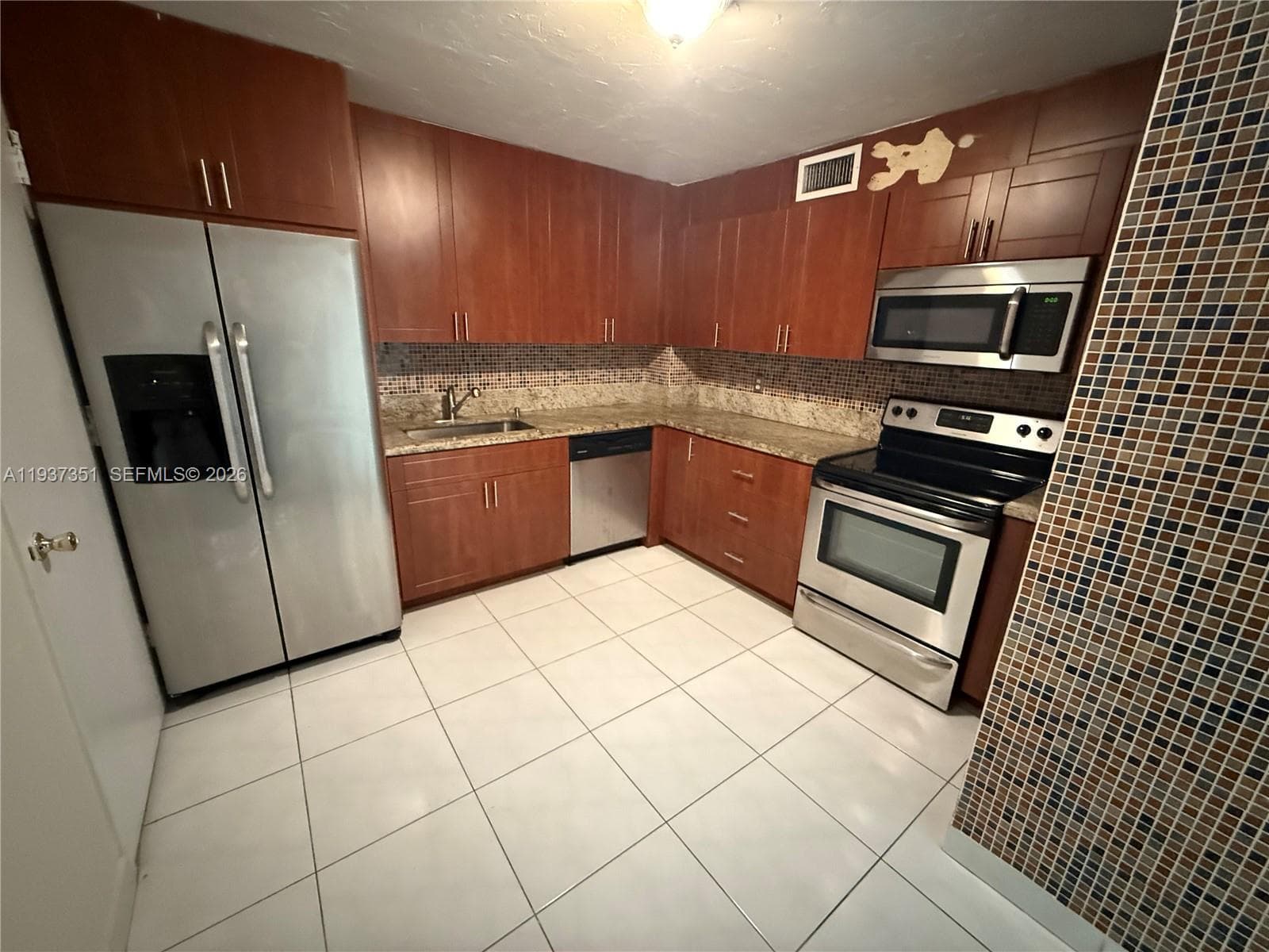 OCEAN VIEW TOWERS CONDO · #202 in Hallandale Beach - Photo 4