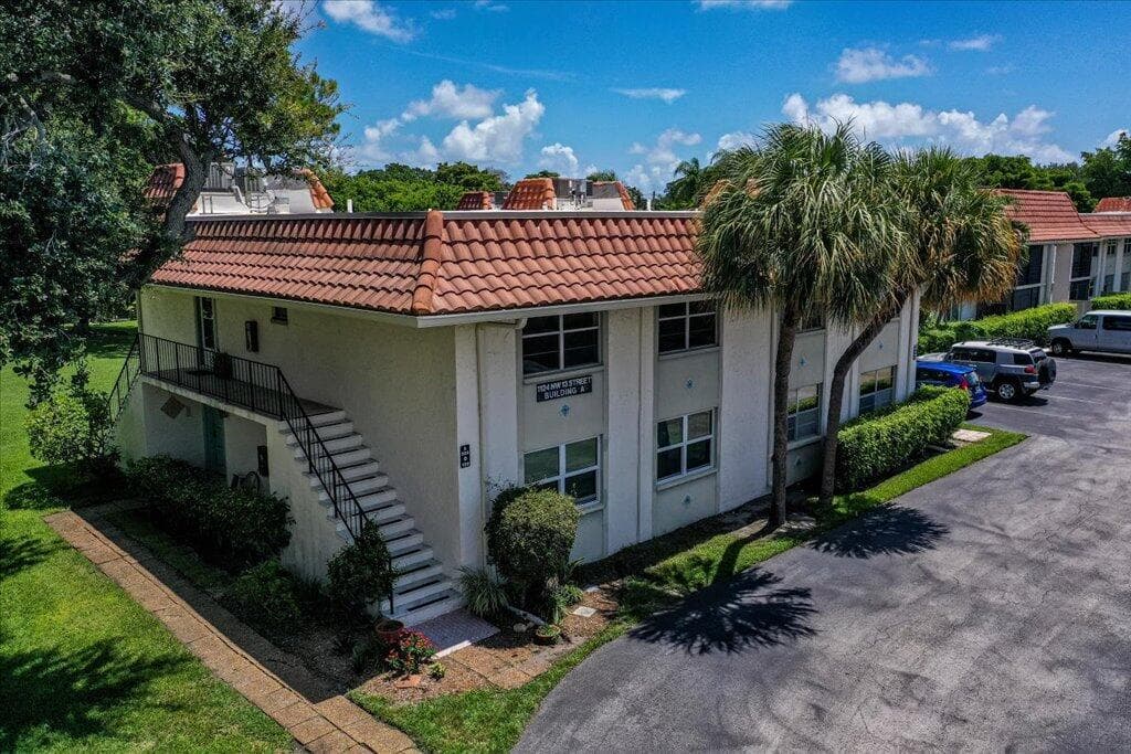Exterior of 1124
