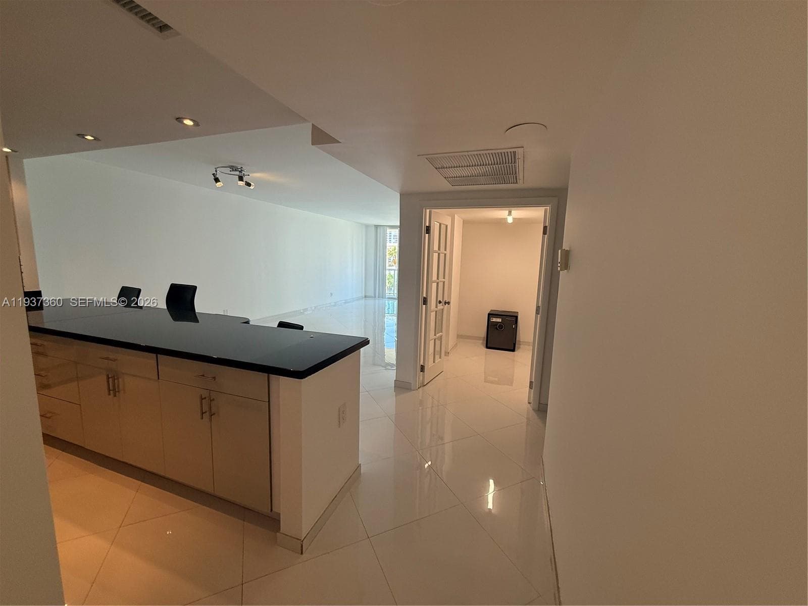 OCEANVIEW BUILDING B COND · #403 in Sunny Isles Beach - Photo 27