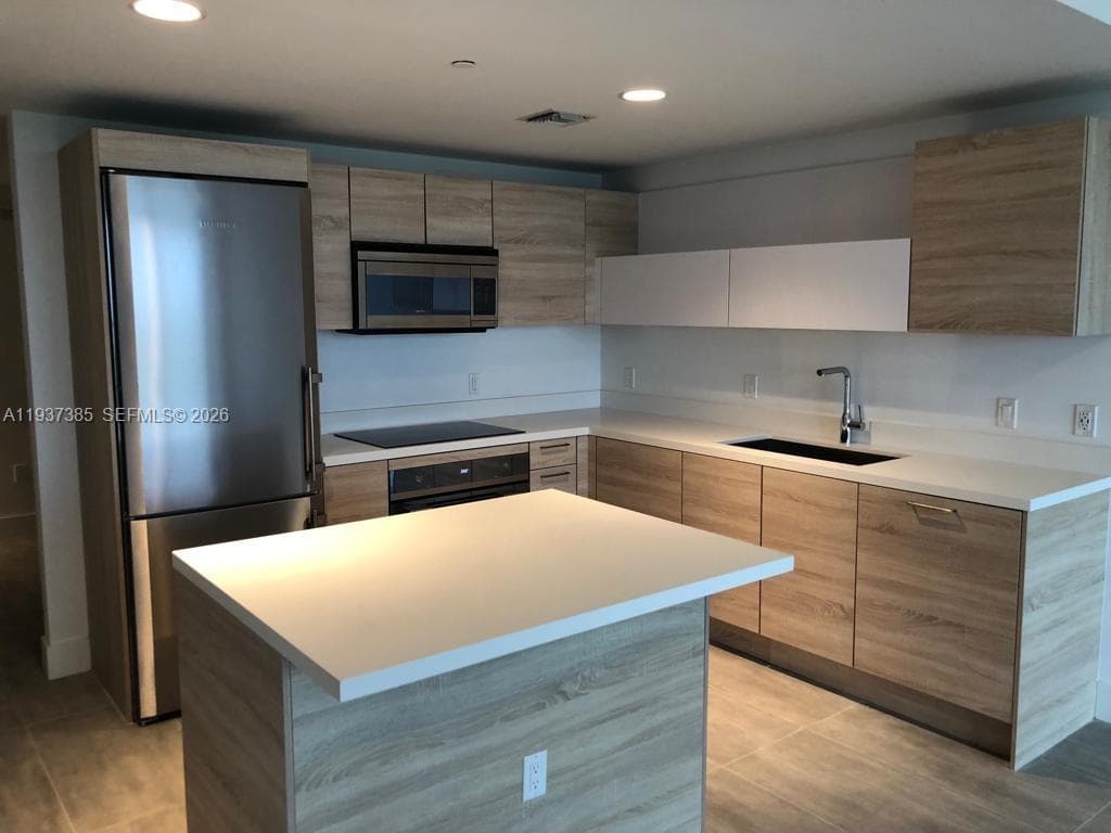 THE HARBOUR NORTH CONDO · #1005 in North Miami Beach - Photo 3