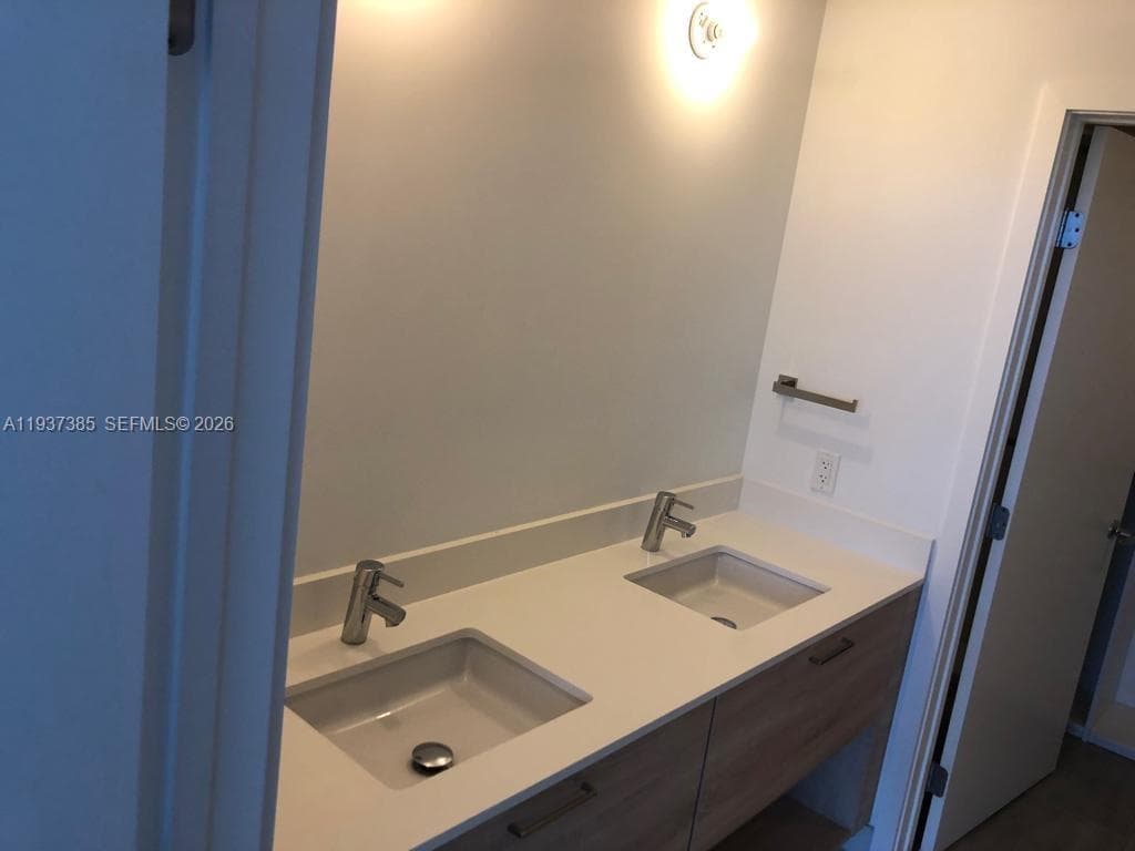 THE HARBOUR NORTH CONDO · #1005 in North Miami Beach - Photo 32