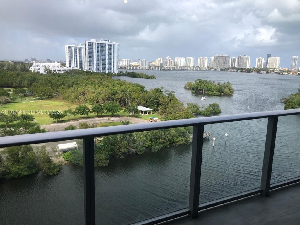 THE HARBOUR NORTH CONDO · #1005 in North Miami Beach - Photo 41
