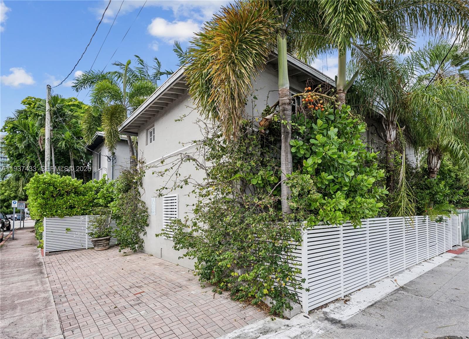 THE DARIA CONDO · #5 in Miami Beach - Photo 4