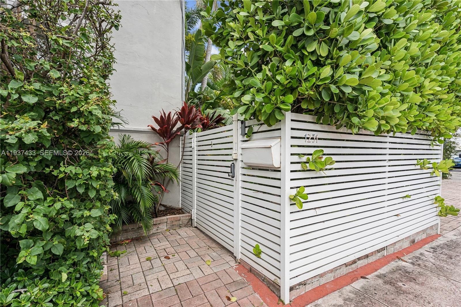 THE DARIA CONDO · #5 in Miami Beach - Photo 25