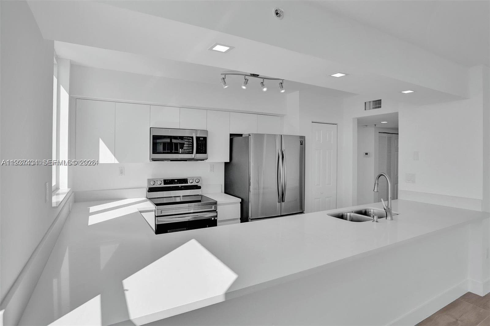 THE FLORIDIAN CONDO · #2001 in Miami Beach - Photo 10
