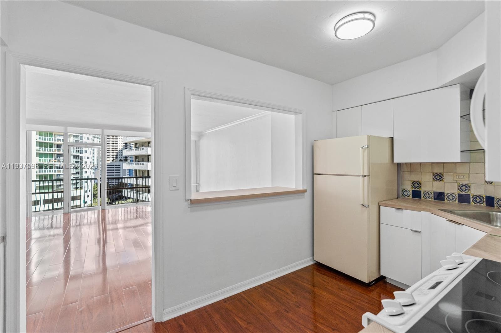 BRICKELL BAY TOWER CONDO · #1114 in Miami - Photo 12