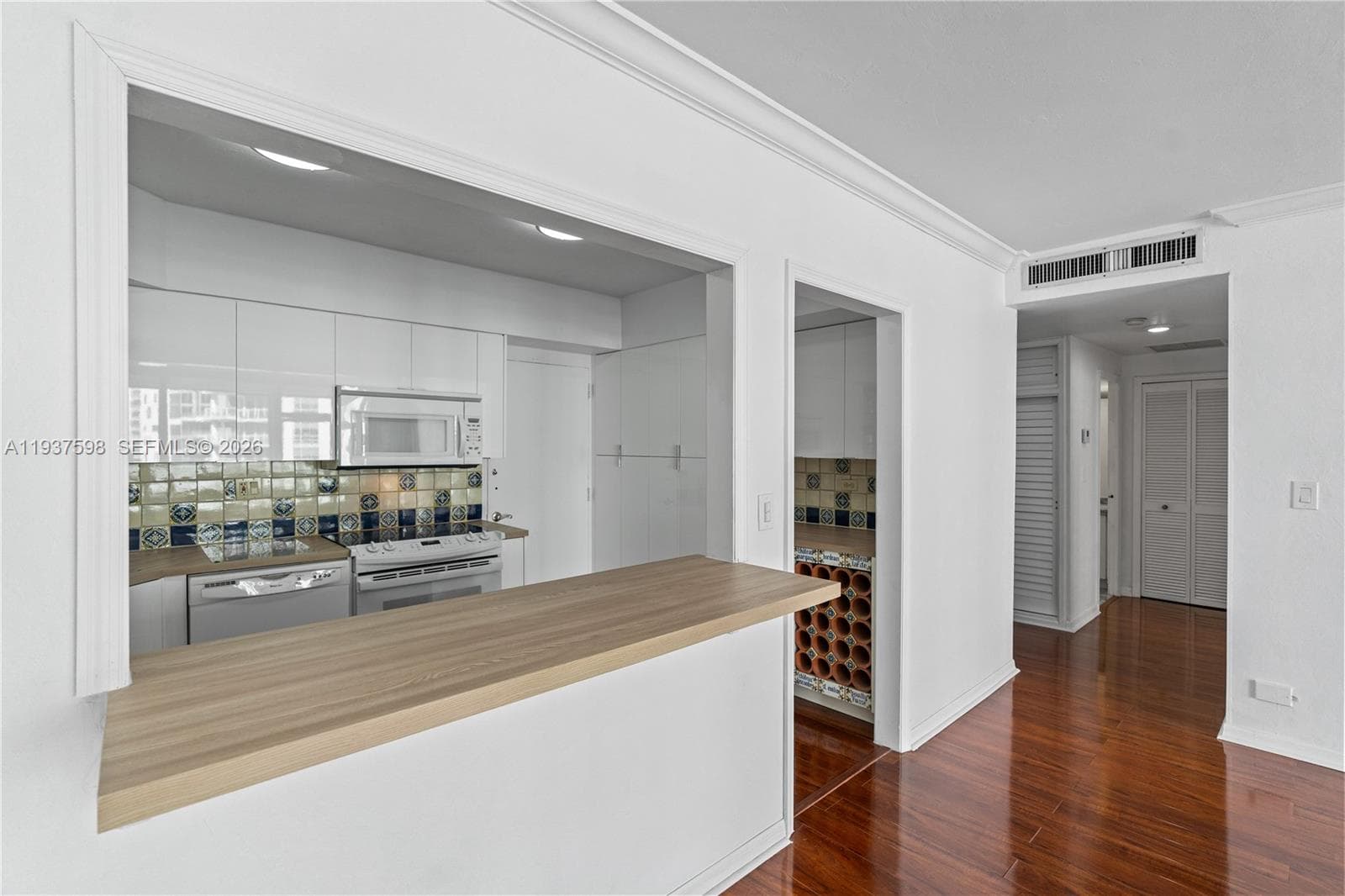 BRICKELL BAY TOWER CONDO · #1114 in Miami - Photo 10
