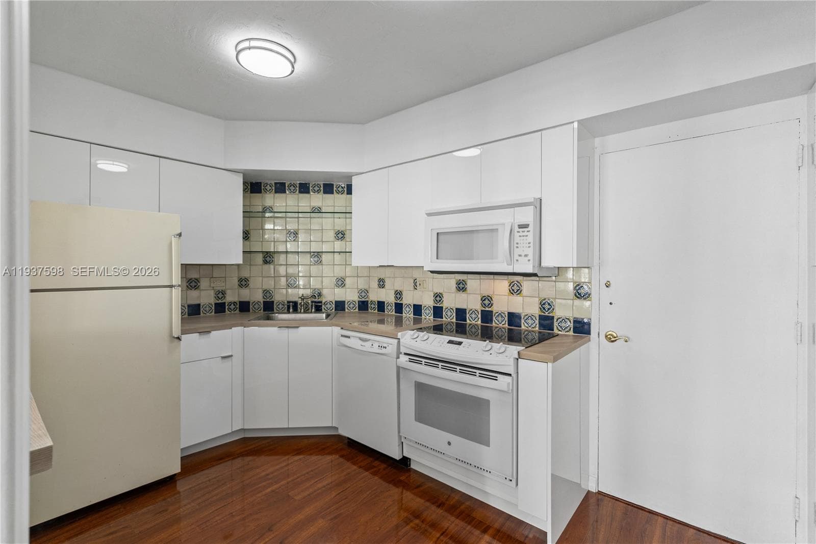BRICKELL BAY TOWER CONDO · #1114 in Miami - Photo 11