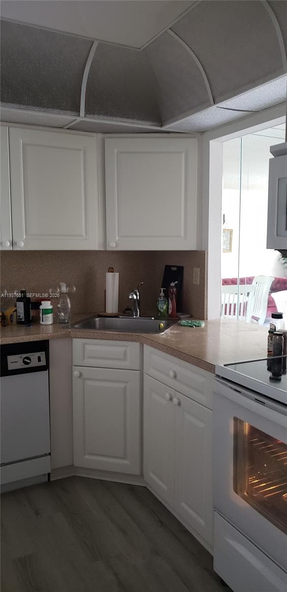 DE SOTO PARK SOUTH · #406 in Hallandale Beach - Photo 14