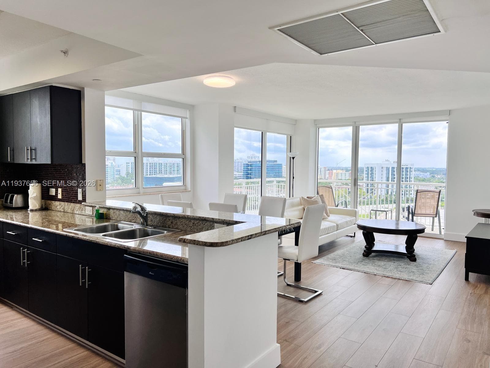 TURNBERRY ON THE GREEN CO · #1408 in Aventura - Photo 6