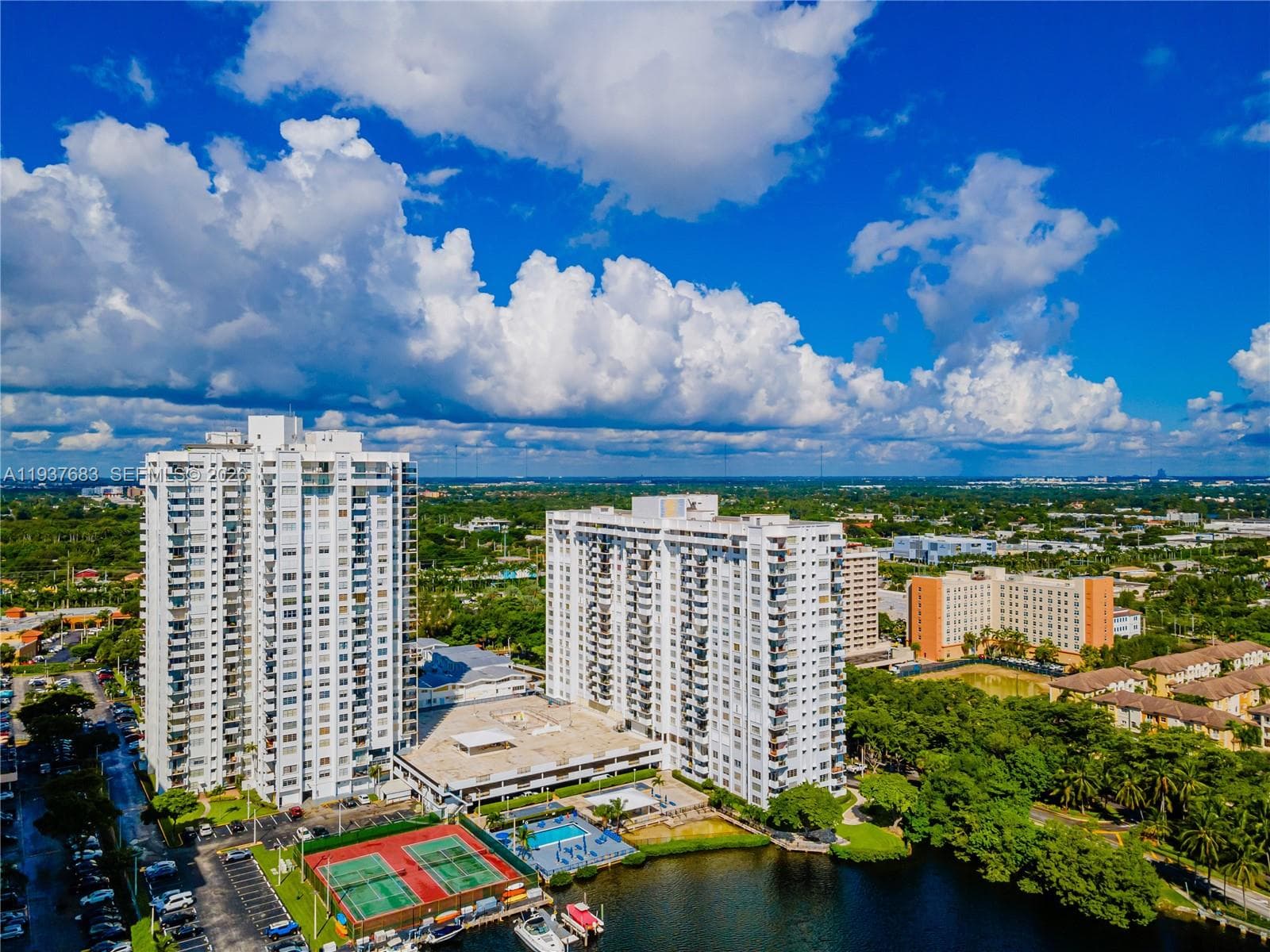 COMMODORE PLAZA CONDO · #901 in Aventura - Photo 28