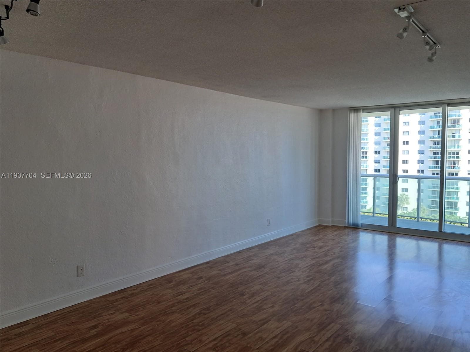 Oceanview Condo B · #806 in Sunny Isles Beach - Photo 17