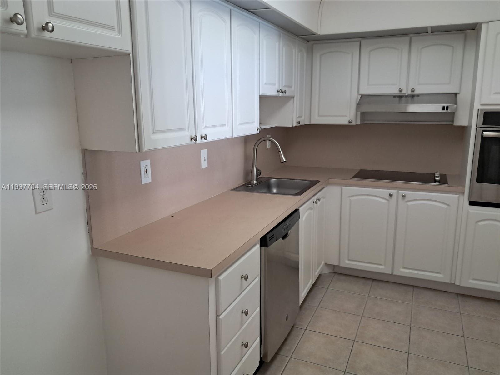 Oceanview Condo B · #806 in Sunny Isles Beach - Photo 18