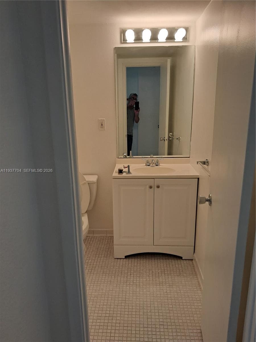 Oceanview Condo B · #806 in Sunny Isles Beach - Photo 8