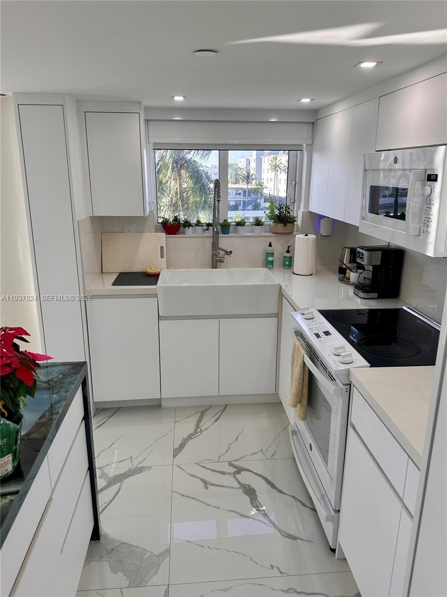 THE ROYAL CLUB CONDO · #408 in Miami Beach - Photo 8