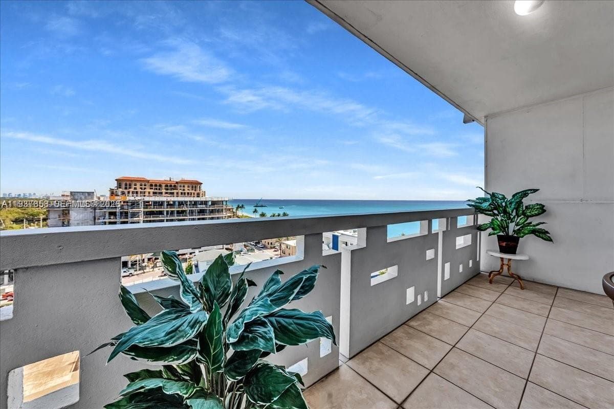 Hollywood Towers Condo · #904 in Hollywood - Photo 17