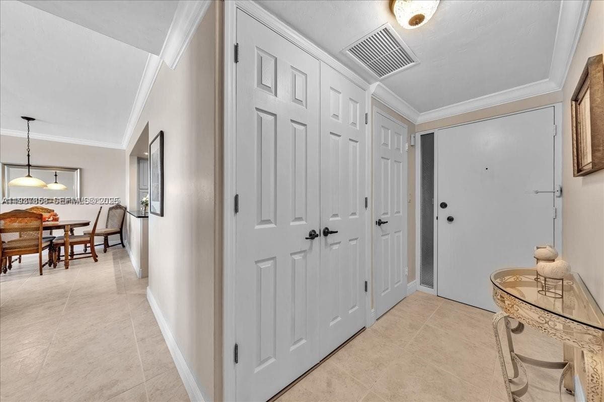 Hollywood Towers Condo · #904 in Hollywood - Photo 20