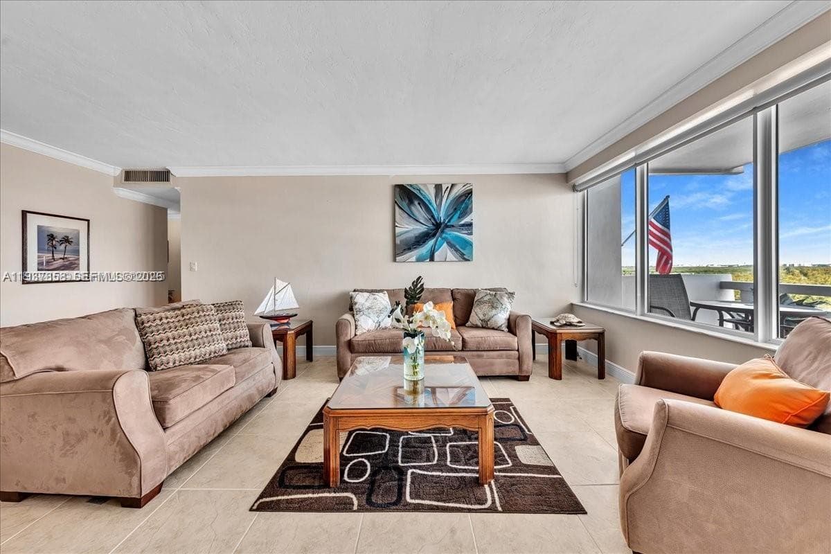 Hollywood Towers Condo · #904 in Hollywood - Photo 14
