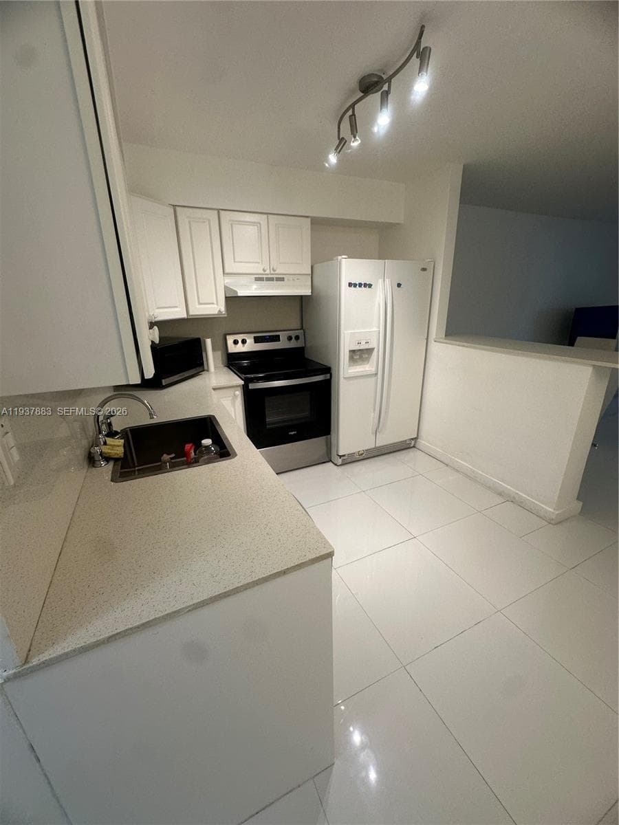GOLDEN KEY CONDO, THE · #4 in Bay Harbor Islands - Photo 3