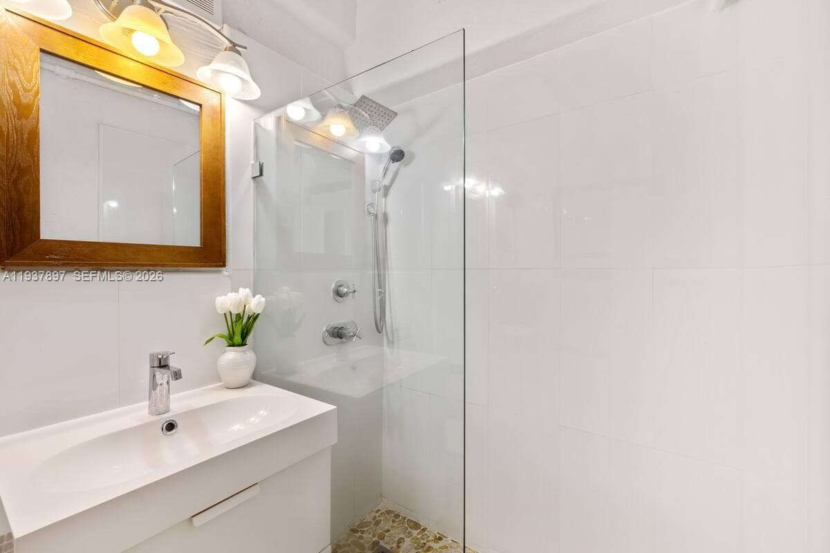 The Mantell Plaza · #234 in Miami Beach - Photo 7