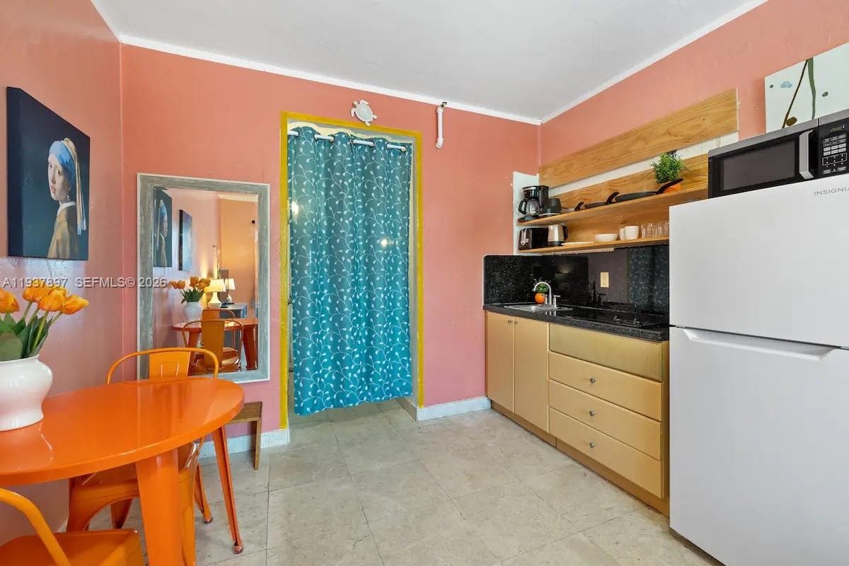 The Mantell Plaza · #234 in Miami Beach - Photo 4