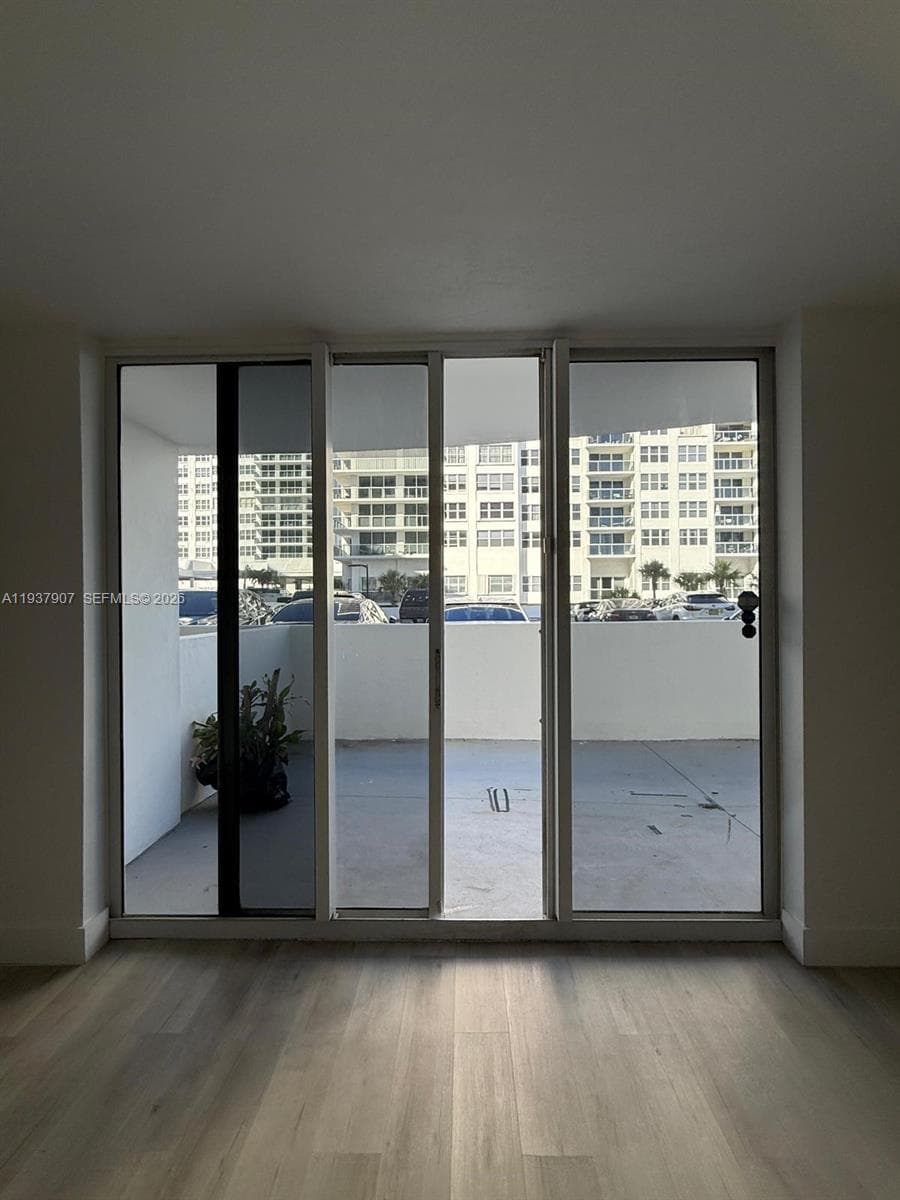 RESIDENCES ON HOLLYWOOD B · #107 in Hollywood - Photo 5