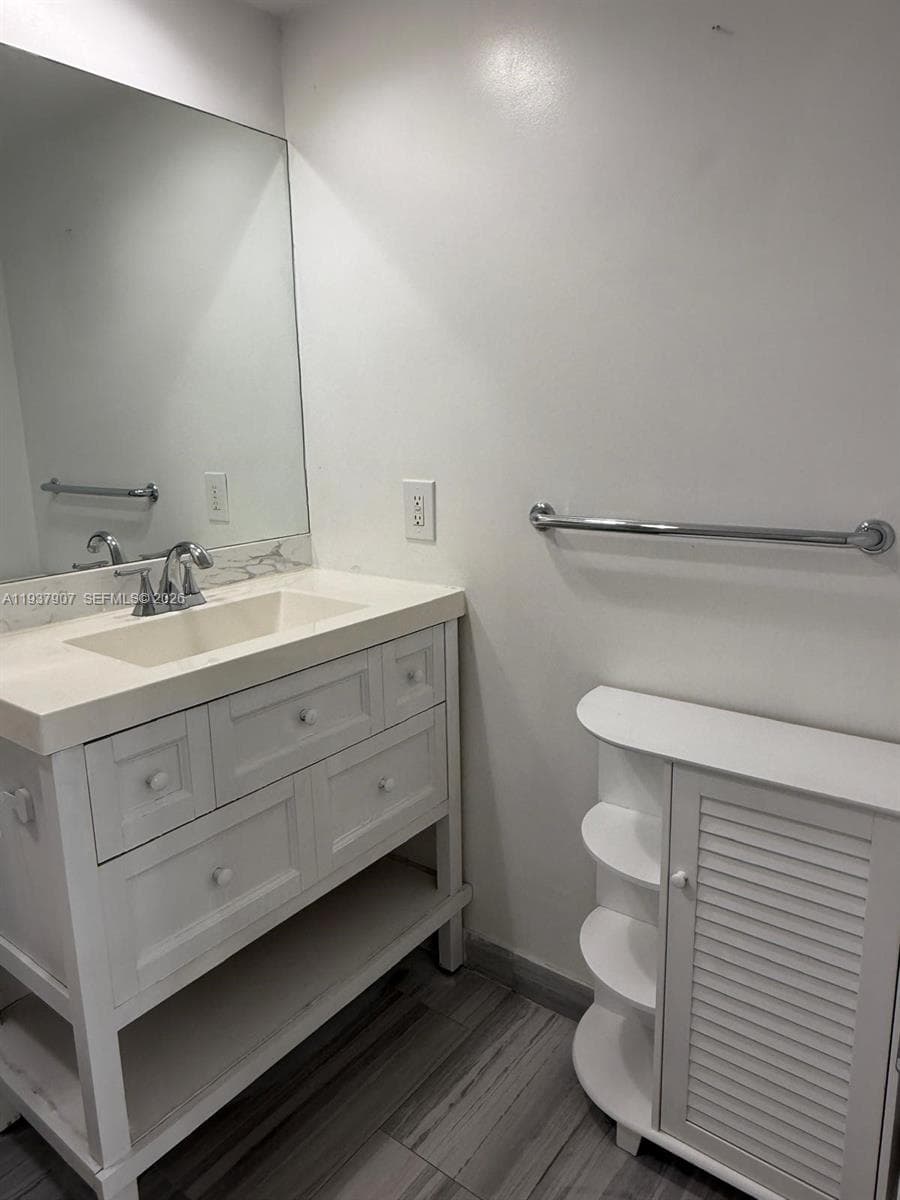 RESIDENCES ON HOLLYWOOD B · #107 in Hollywood - Photo 11