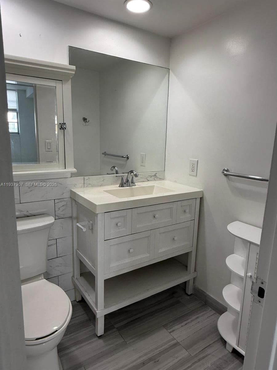 RESIDENCES ON HOLLYWOOD B · #107 in Hollywood - Photo 8