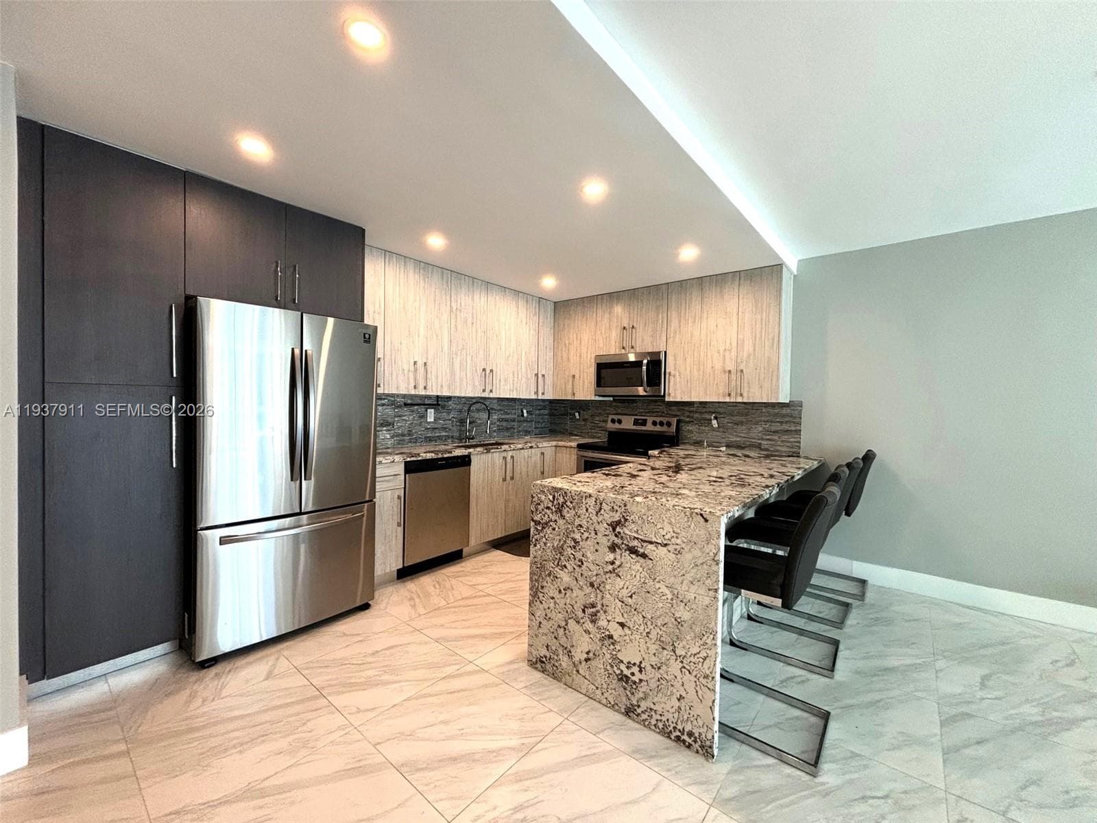 OCEANVIEW BUILDING B COND · #914 in Sunny Isles Beach - Photo 3