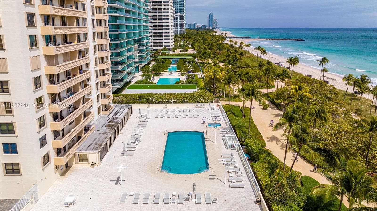 Plaza of bal Harbour · #1211 in Bal Harbour - Photo 23