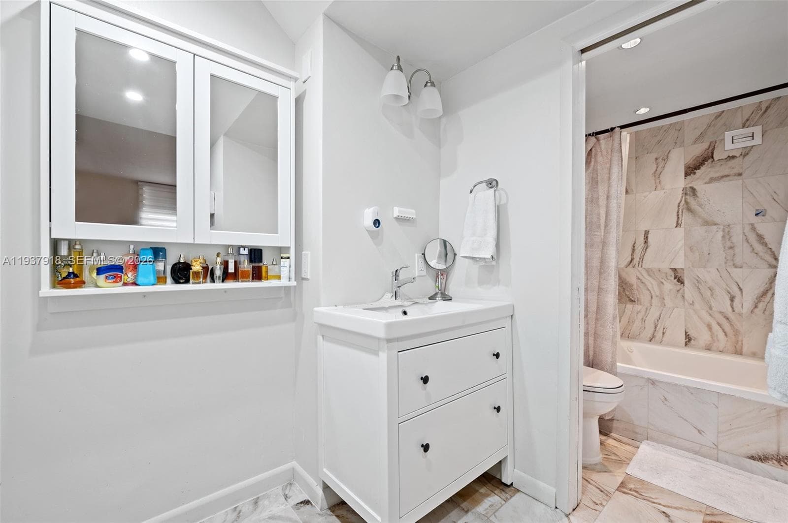 Plaza of bal Harbour · #1211 in Bal Harbour - Photo 17