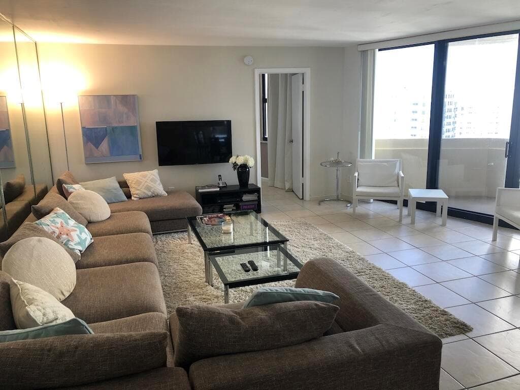 1 LIVING ROOM VIEW 1