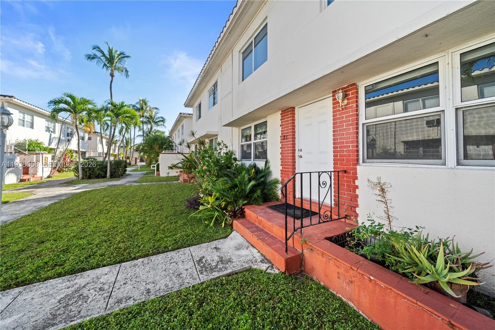 MARSEILLES CONDO · #21 in Miami Beach - Photo 2