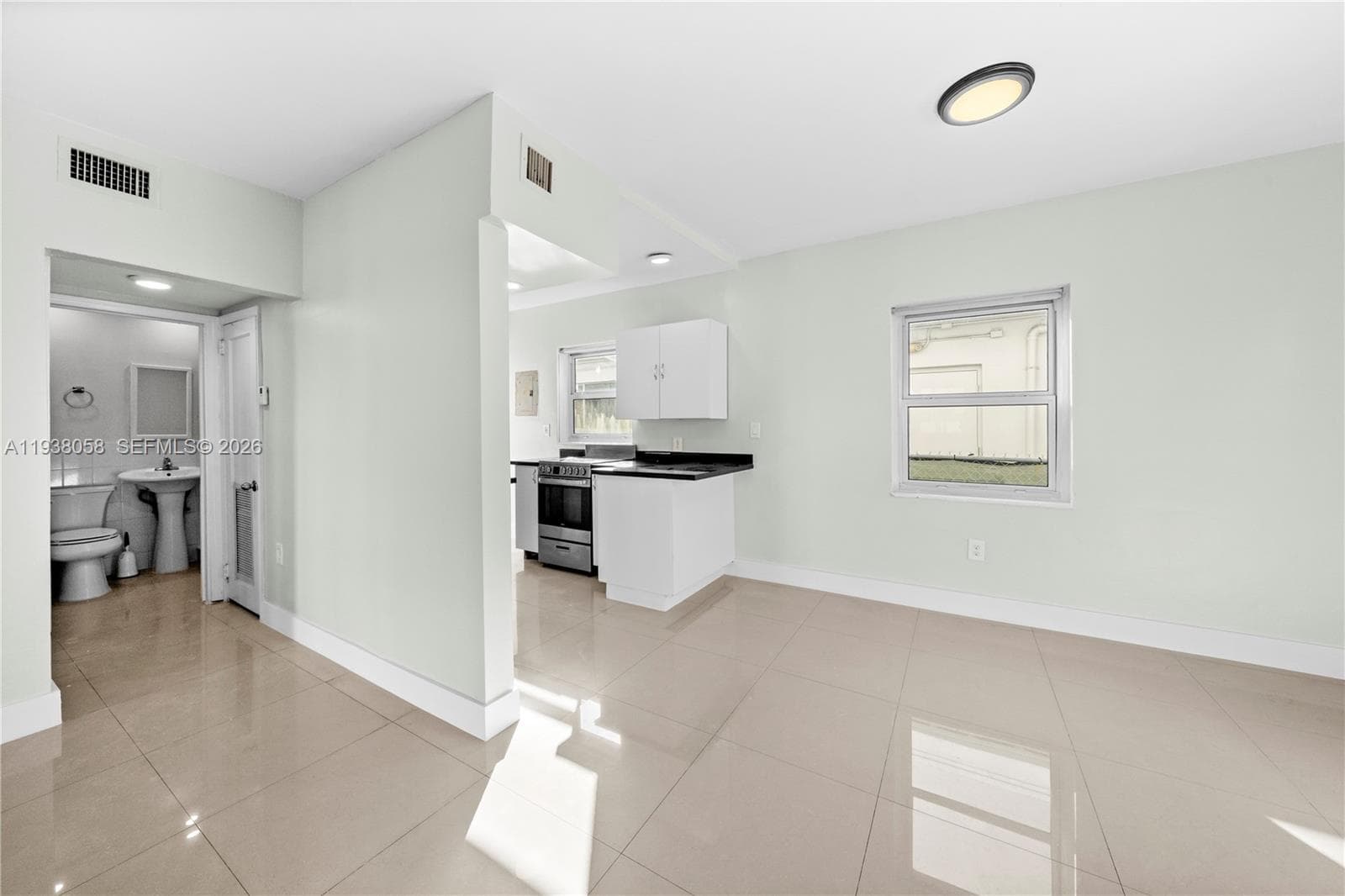 MARSEILLES CONDO · #21 in Miami Beach - Photo 7