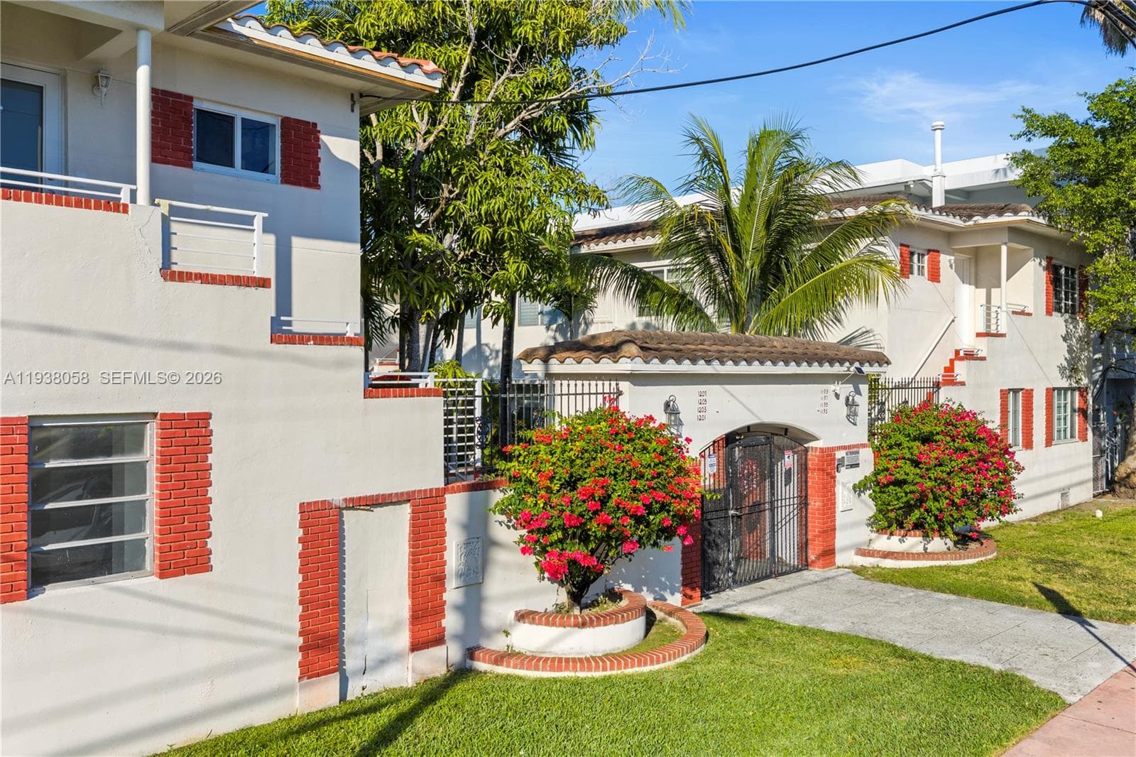 MARSEILLES CONDO · #21 in Miami Beach - Photo 1