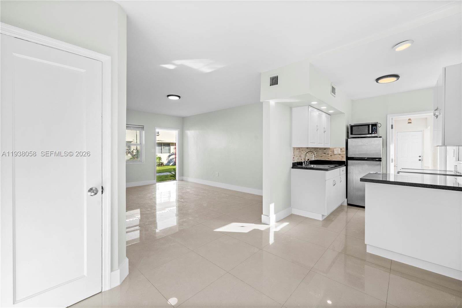 MARSEILLES CONDO · #21 in Miami Beach - Photo 9